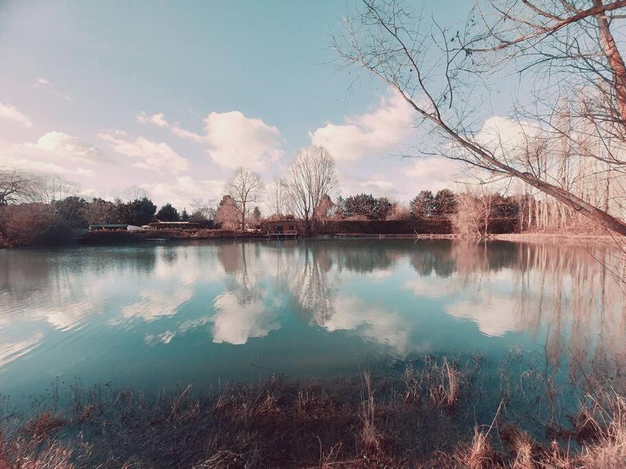 Chalet Les Pieds Dans L'Eau La Campagne A La Ville Saint-Doulchard Exteriör bild